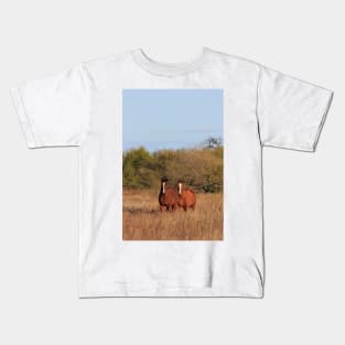 Kansas Red and White Horses in a pasture with tree's and blue sky. Kids T-Shirt